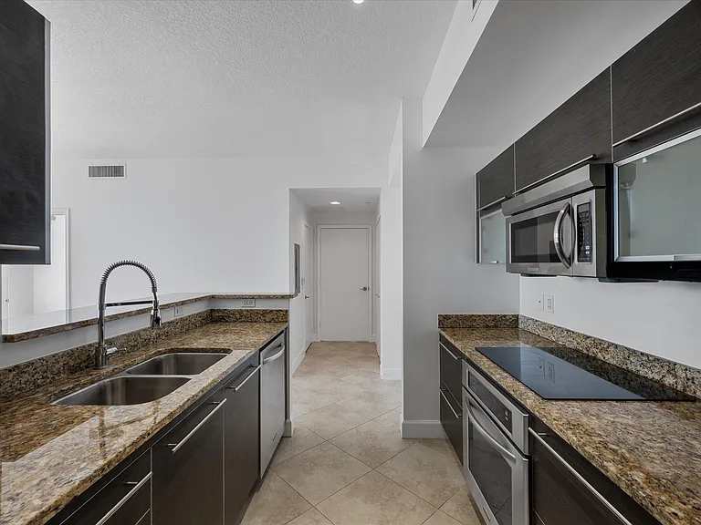 550 Okeechobee Blvd #1605 — Photo 4