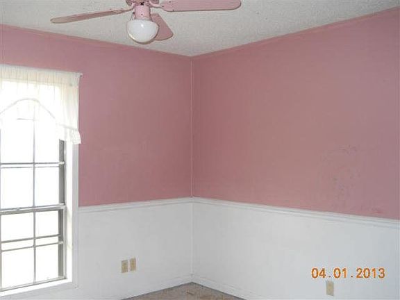 4th image of 1625 Park Dr
