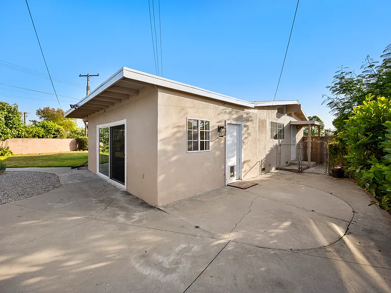 1019 W Pine St — Photo 30
