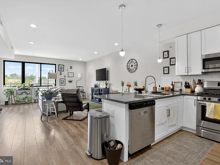 381 Martin St #3 — Photo 11
