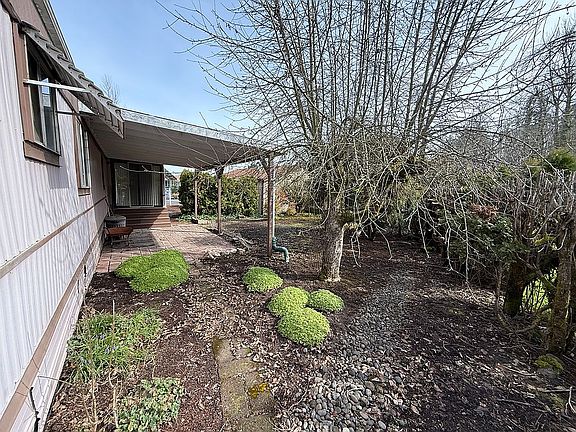 5th image of 658 S 57th St Space 37