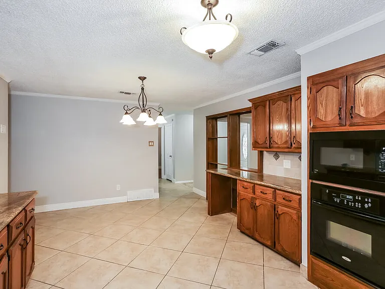 7212 Elderberry Ln — Photo 8