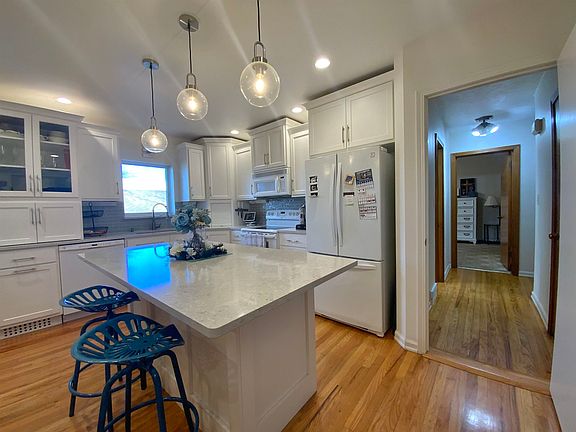 2nd image of 1406 W 1st St.