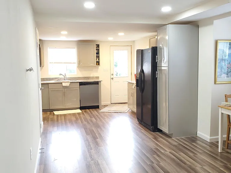 8033 Edgewater Ave — Photo 19