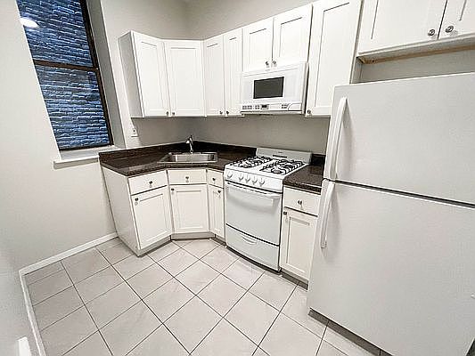 3rd image of 953 Amsterdam Ave #1A