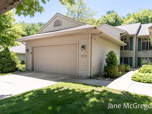 753 Tournament Cir, Muskegon, MI 49444