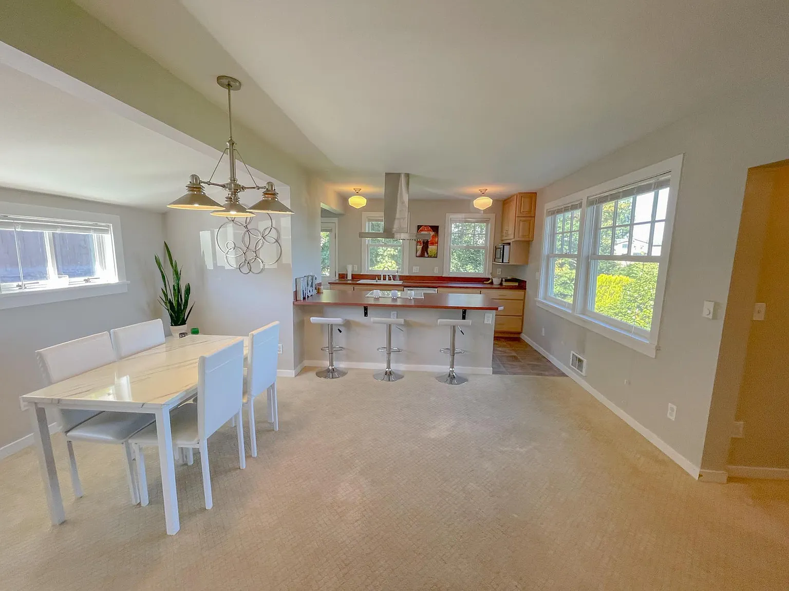 3 bed, 1432 sqft, $3,900 — Photo 4