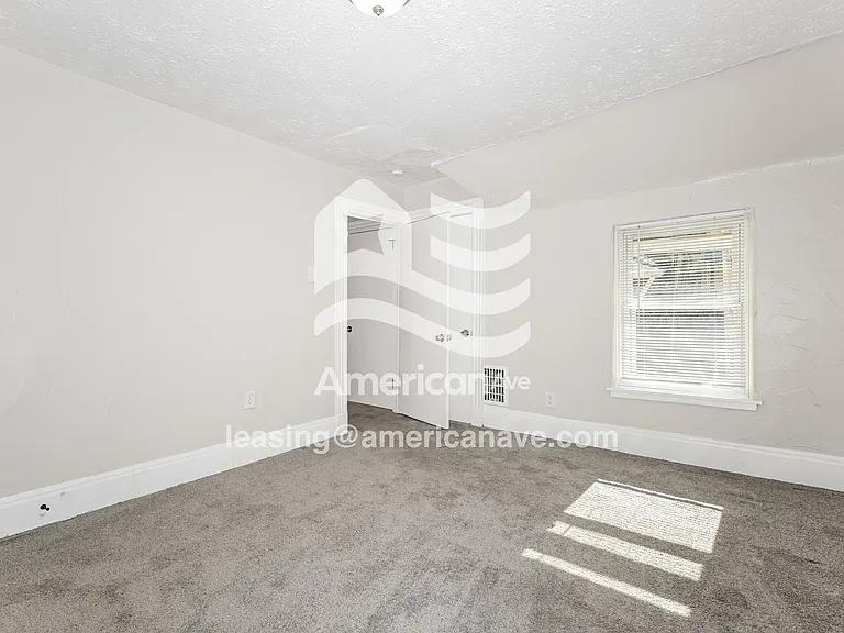 1181751_009_wm_-_main_bedroom_13625869.jpg