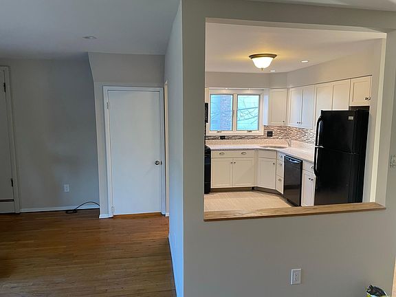 3rd image of 216 Bellerose Ave #1