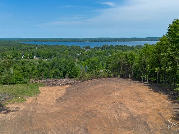 2nd image of Spruce Ridge Rd