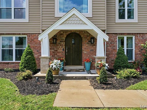 3rd image of 9831 Sunset Greens Dr