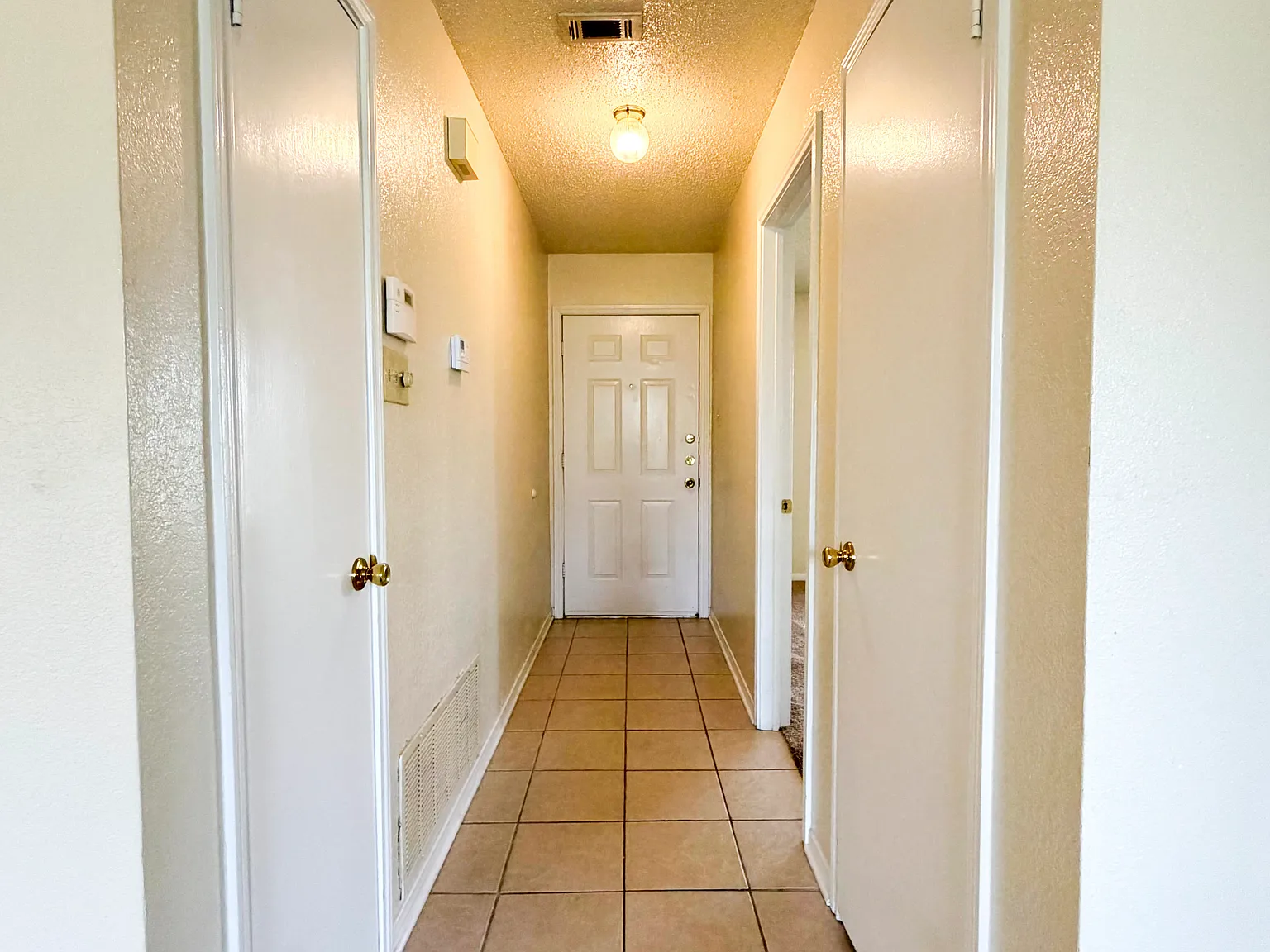 3 bed, 1014 sqft, $1,295 — Photo 2