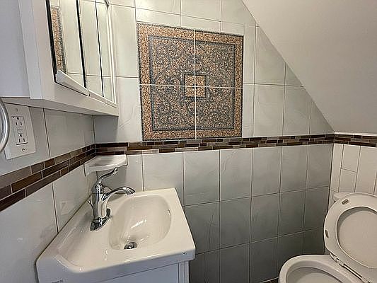 5th image of 1281 E 223rd St #1