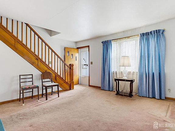 5th image of 251 Gereghty St
