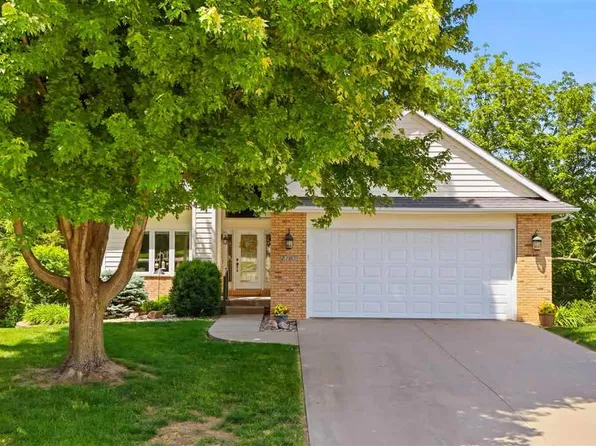 2107 Glen Oaks Knl, Coralville, IA 52241