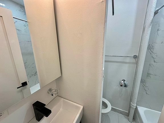 5th image of 224 E 21st St APT 4B