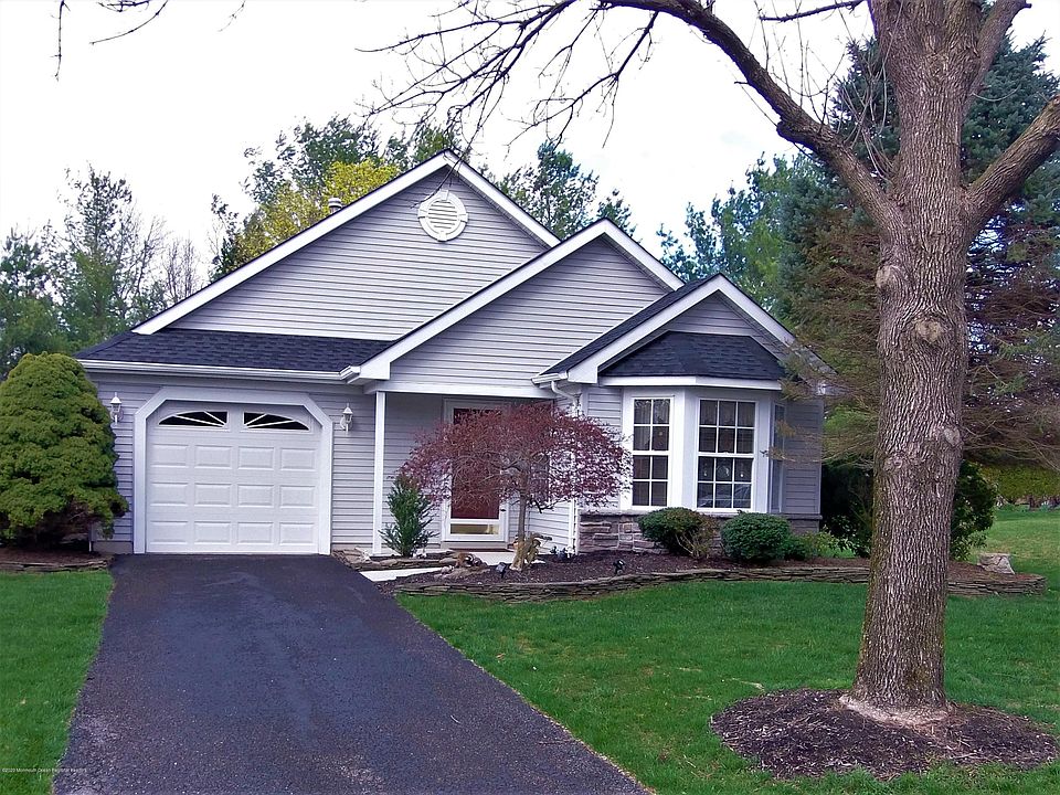 1st image of 1 Strawberry Ln