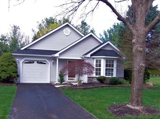 1 Strawberry Ln, Lakewood, NJ 08701