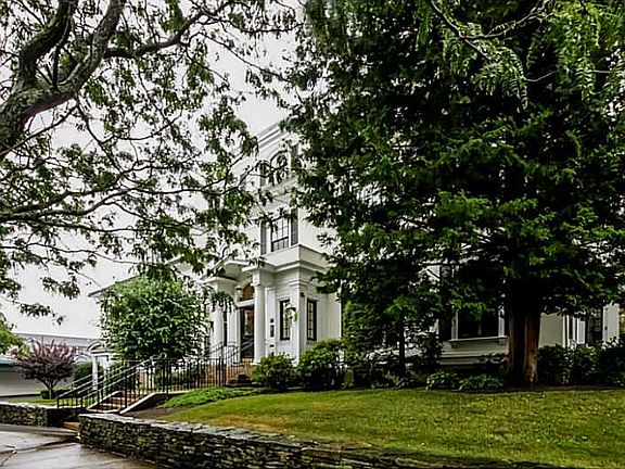 2nd image of 157 Waterman St #24