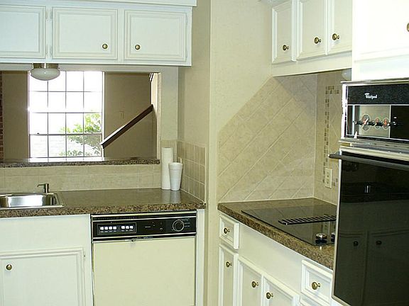 3rd image of 805 Chateau Pl