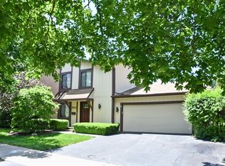 700 Acadia Ct, Roselle, IL 60172