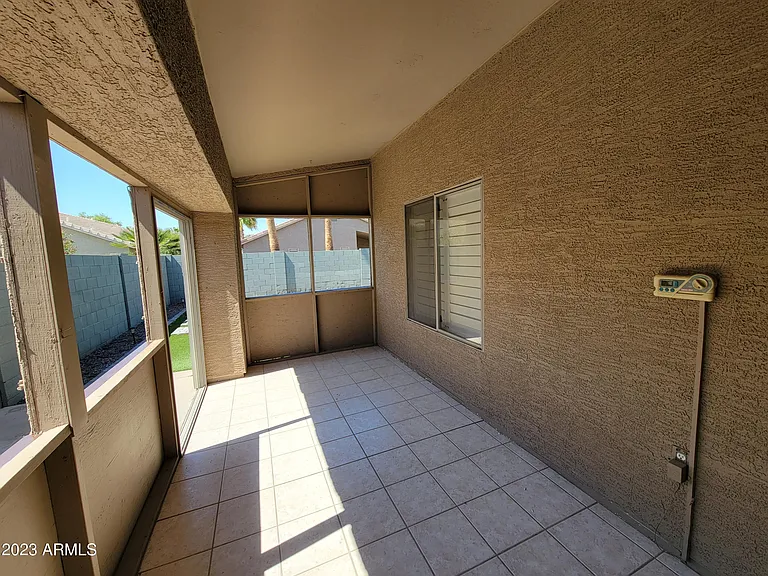 758 W Oxford Ln — Photo 16