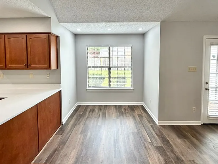 6562 Oak Hurst Dr — Photo 8