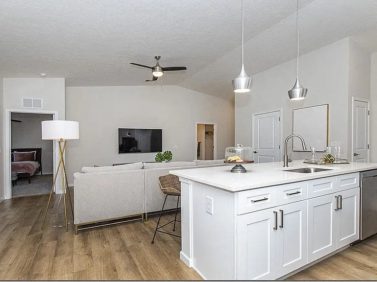 Riverwood Apartments — Photo 10