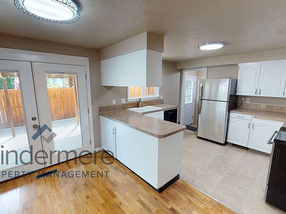 4th image of 1240 Whitman St