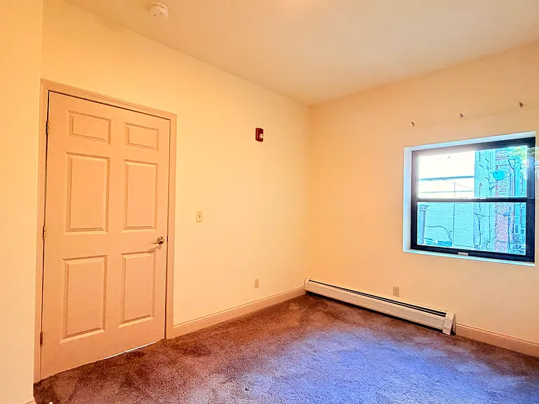 191 College St #208 — Photo 13