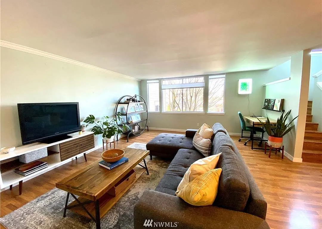 1 bed, 742 sqft, $2,600 — Photo 2