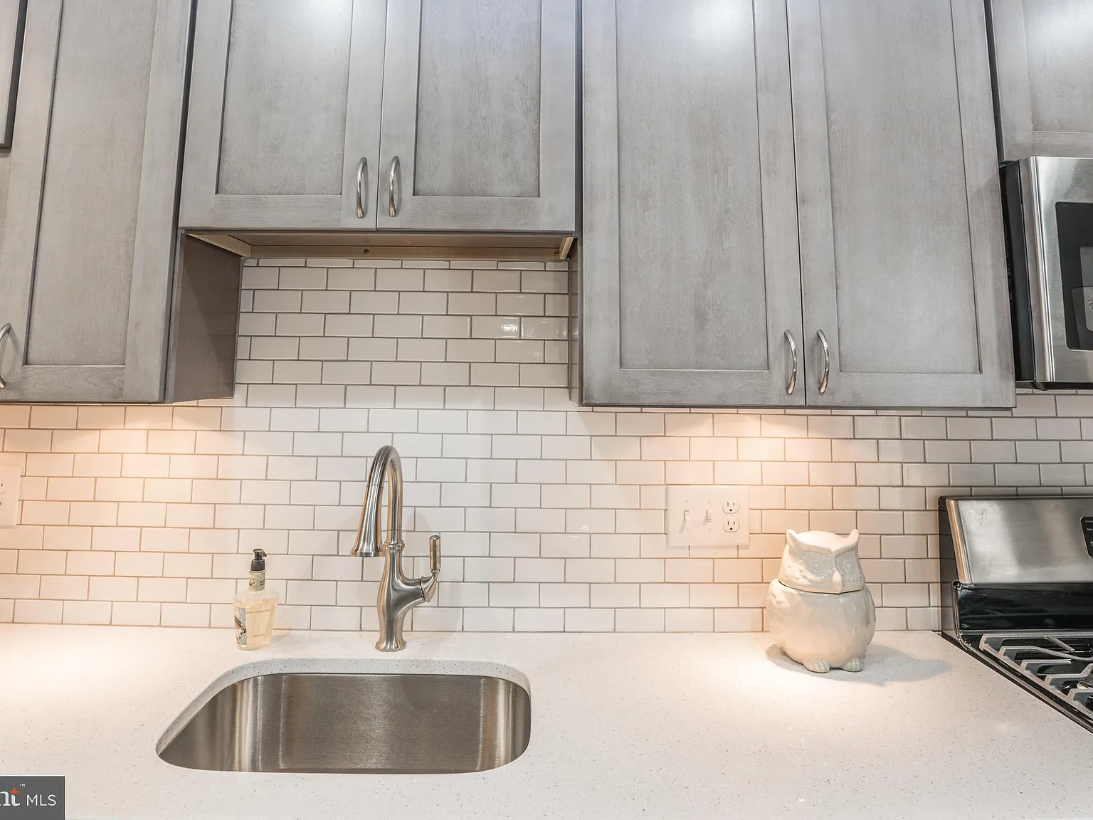 3 bed, 3.0 bath, 1210 sqft, $2,800 — Photo 3