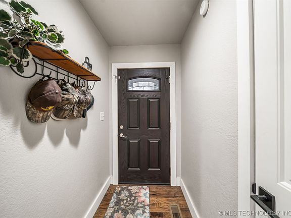 3rd image of 20925 River Bend Dr