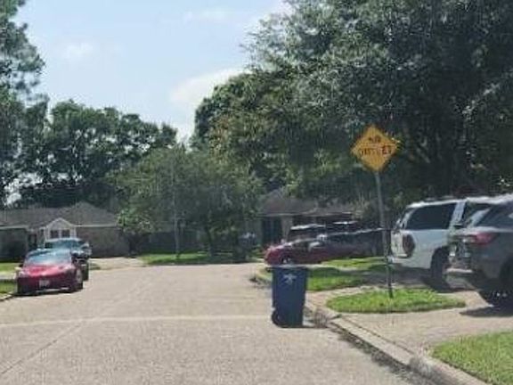 Exterior Neighborhood (street photo)