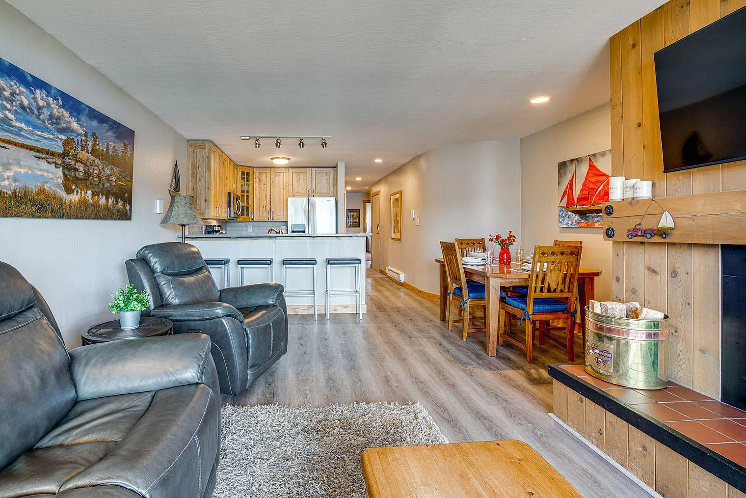 2 bed, 2.0 bath, 839 sqft, $3,935 — Photo 2