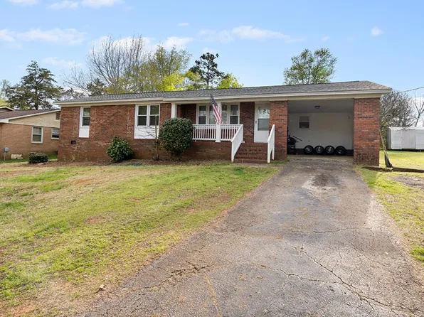 121 Carlton St, Greenwood, SC 29649