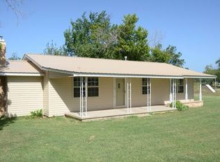 980899 S Main St, Prague, OK 74864