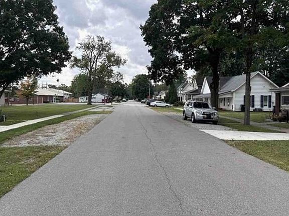 Exterior Neighborhood (street photo)