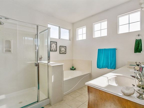 4th image of 4066 Bombili St