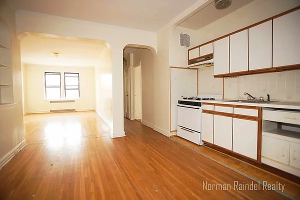 Rented by Norman Raindel, LREB | media 24