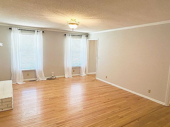 3rd image of 2146 Berkshire Ln