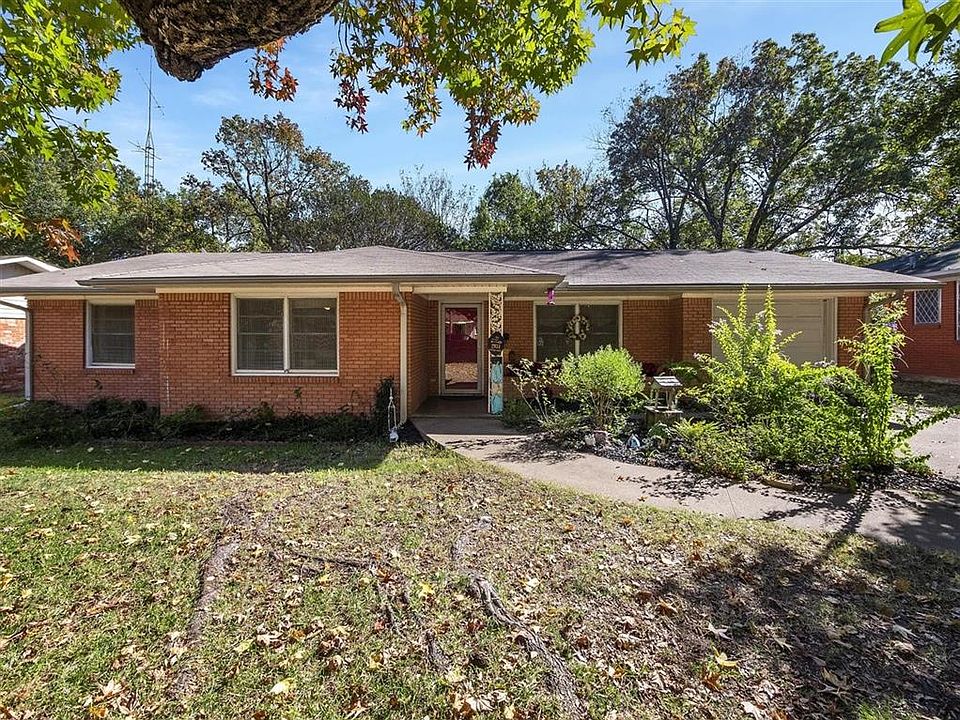 1st image of 2934 College Cir