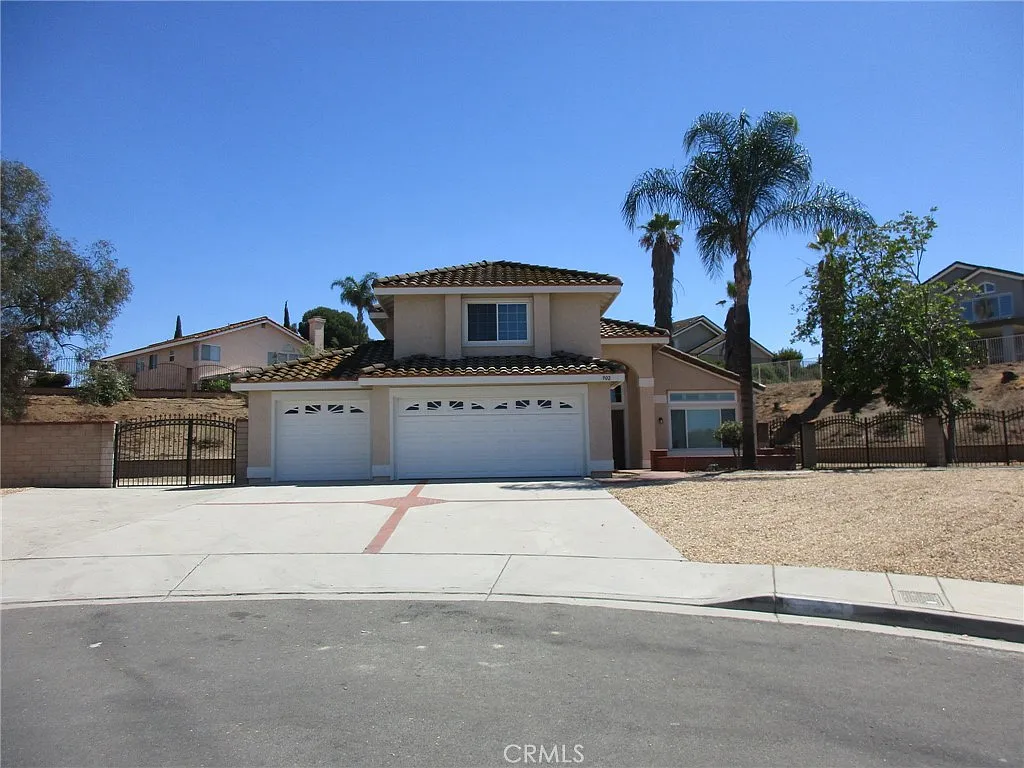 4 bed, 2323 sqft, $3,500 — Photo 1