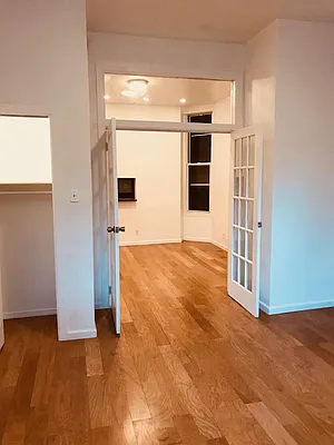 Rented by Flatiron Real Estate Advisors LLC | media 24