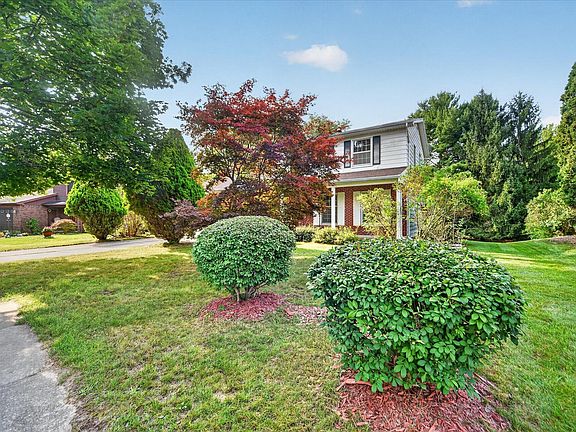 2nd image of 891 Moss Glen Cir
