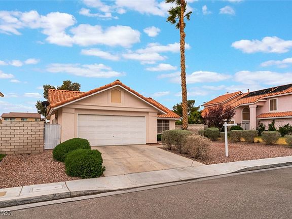 3rd image of 1335 Heather Oaks Way