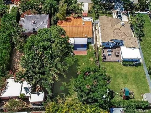 3rd image of 1535 Bay Dr