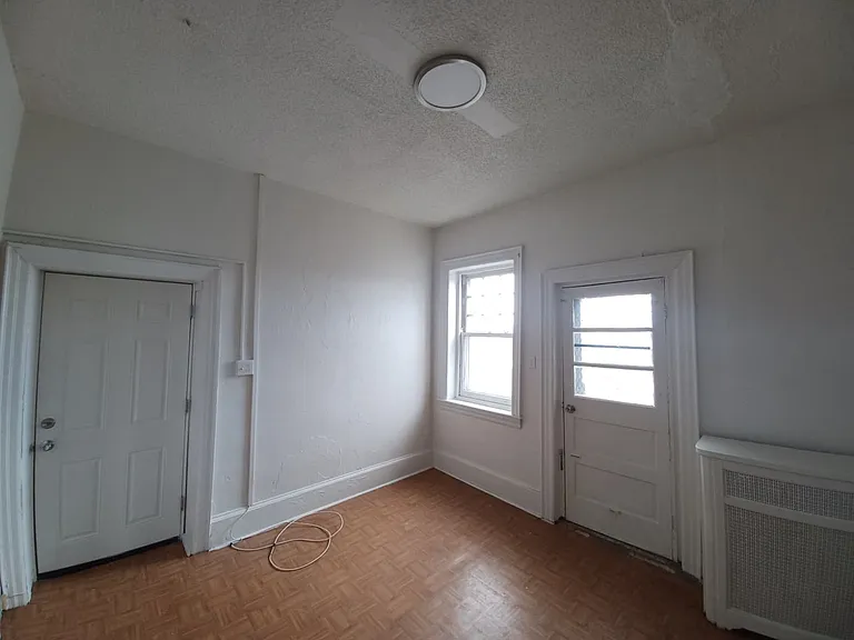 School House Ln — Photo 18