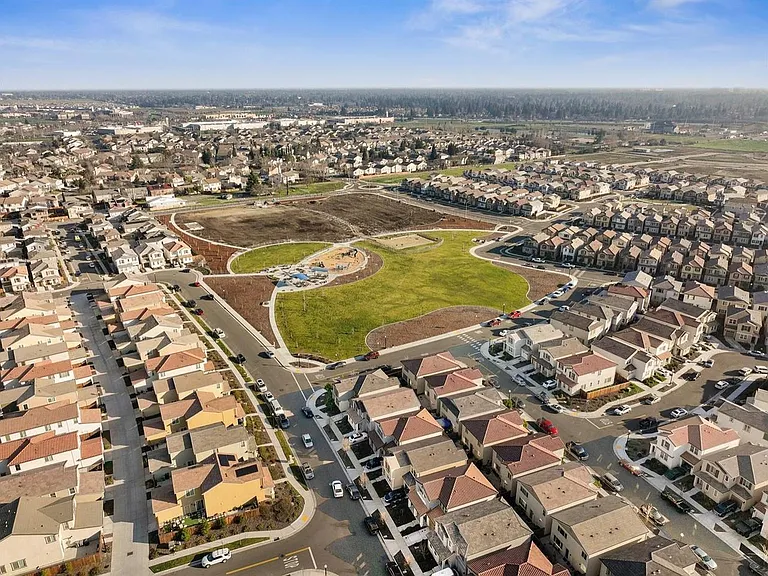 Aerial view of the community with Airfield park in the middle