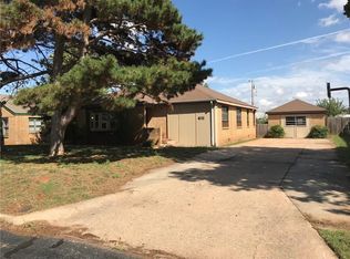 411 S 17th St, Clinton, OK 73601